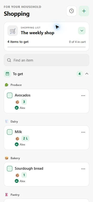 Shared shopping lists in the app, shown with fictional demonstration data